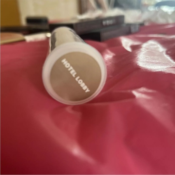 MILK MAKEUP | Eye Pigment Highly Pigmented Eyeshadow | Color: Hotel Lobby NIB - Picture 2 of 2